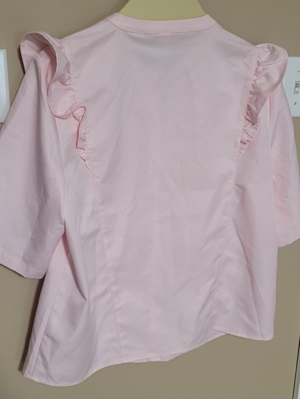 💚10 for $10💚 Bundle and save Soft Pink Ruffle Front Top - Picture 3 of 5